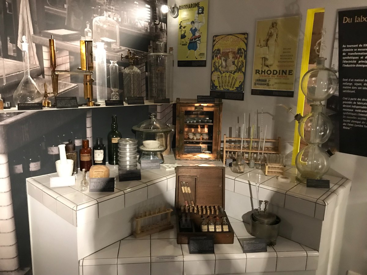 LMSchlenker's tweet image. 🧪⚗️La dernière rencontre pro #CSTgre se déroule au musée de la chimie à Jarrie. Les étudiants @CcstMaster rencontrent sa directrice, Caroline Guerin et la médiatrice Karine Godot de Sciences et Malice pour une visite privée et un atelier pratique !
 🔜un article sur @EchoSciGre