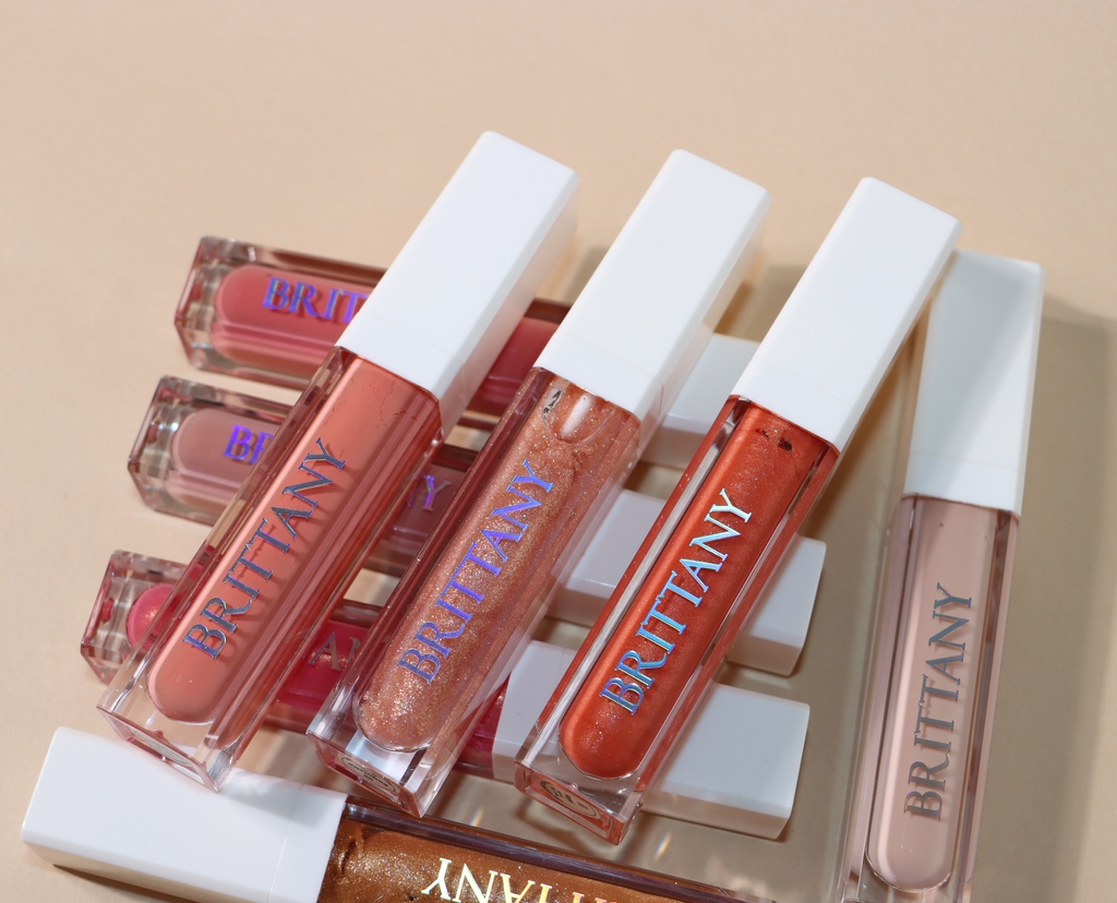 BRTYCosmetics's tweet image. sparklelipgloss ❤️ feeling the sparkle today with my new lip gloss!
.
.
.
.
.

#brittanycosmetics #lipglossline #makeuplover #lipglosscollection #makeupaddict #liptint #glittergloss #glitter #lipglossboss #lipglossplug #eyelashes #makeuplooks #lipglosses #glossy #crueltyfree