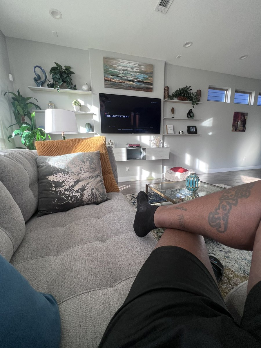 DOPEPICS's tweet image. Told myself if I got the new townhouse , I’d stop vaping… so cheers to the first 24 hrs