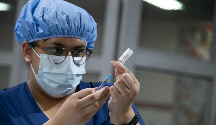 SNonline1's tweet photo. #Salud 
Instan a la población a completar esquemas de vacunación COVID-19

Ya está disponible el nuevo link con la lista de los vacunatorios bonaerenses donde pueden acercarse para aplicarse los refuerzos contra el coronavirus.

https://t.co/JuKsfmDzeq https://t.co/K2eK6IG2v1