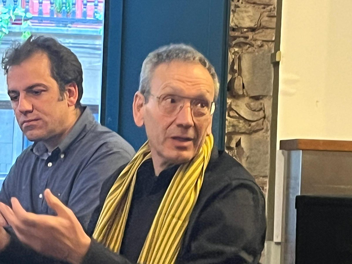 catmemoria's tweet photo. 📕 El director del @catmemoria, Jordi Font, ha participat en la presentació del projecte "@PapersdeGuerra. Pepe Castells i Pubill". Pensada com una experiència, la publicació transforma un relat personal en una història d’interès general.

📌 Editada amb el suport del Memorial. https://t.co/37G86MFBzU