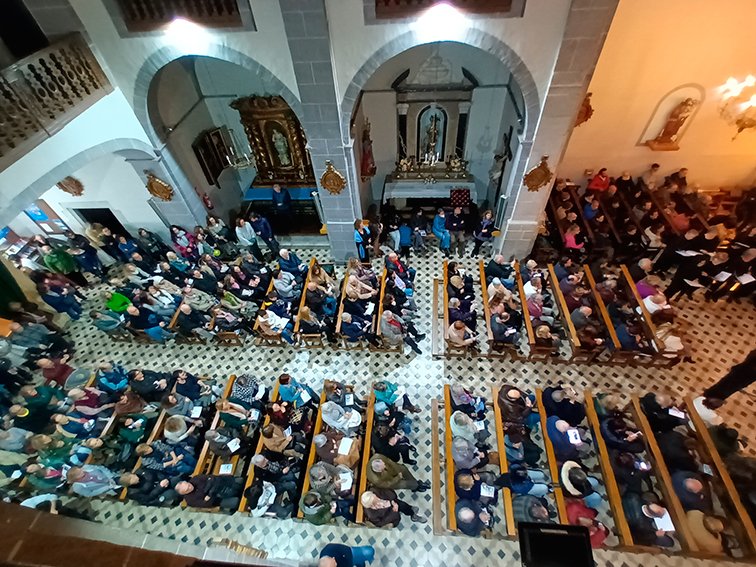 ajcabrils's tweet photo. 🎼 #Cabrils celebra, un any més, Santa Cecília, dia de la música, amb un concert de l’Agrupació Coral La Concòrdia &amp; Santa Helena, que omple l'església de gom a gom. 

🌐👉 https://t.co/uk67Zd06Wp https://t.co/HwpnuYKDrh