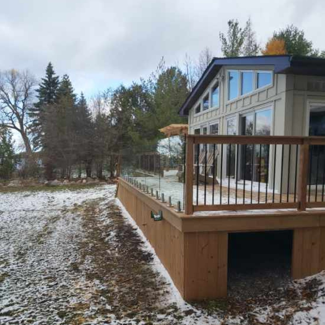 DoorsandMore's tweet image. Sit back and enjoy your unobstructed view of the lake or yard with custom glass railing. Spigots support each panel and are available in Chrome, Brushed Stainless or Matte Black. #customrailing #spigots #exteriorglassrailing #viewsfordays #glassrailing #customglass #railing