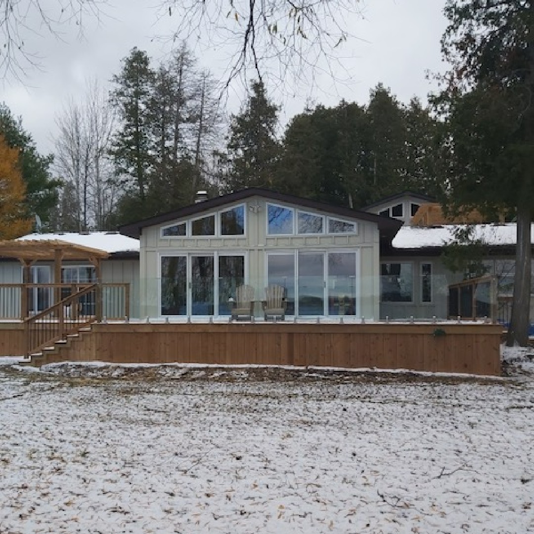 DoorsandMore's tweet image. Sit back and enjoy your unobstructed view of the lake or yard with custom glass railing. Spigots support each panel and are available in Chrome, Brushed Stainless or Matte Black. #customrailing #spigots #exteriorglassrailing #viewsfordays #glassrailing #customglass #railing