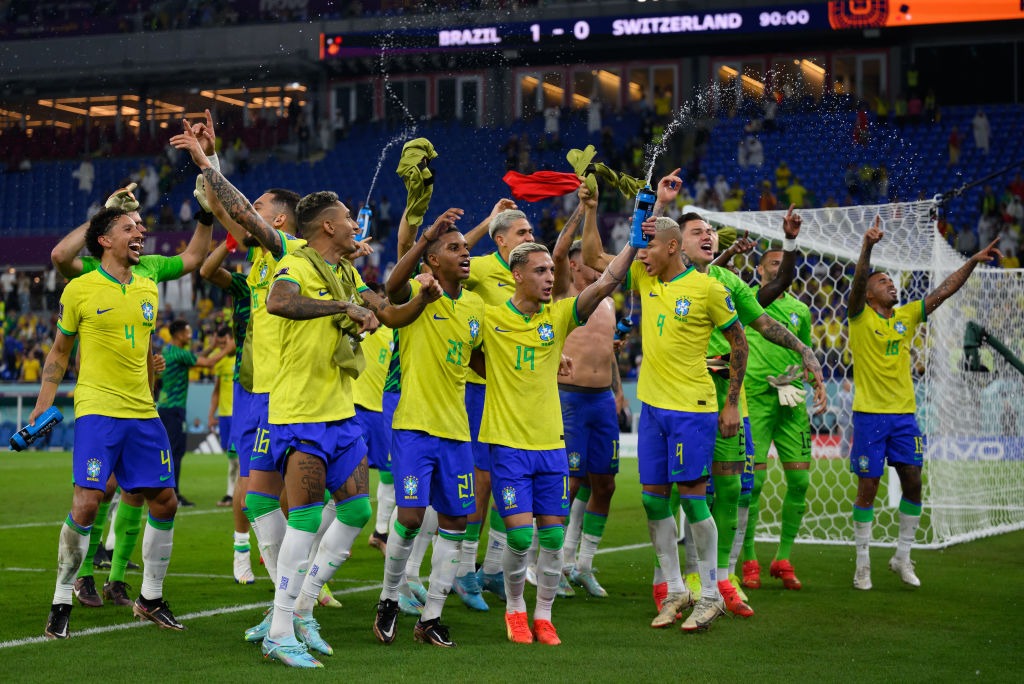 TC_canarinho's tweet photo. Estamos perto de conseguir 2 MIL SEGUIDORES e precisamos da sua ajuda para conseguir.

É só seguir a gente e dar um RT. Somos a torcida mais contagiante presente no Catar.

Conseguem essa ajuda, amigos? https://t.co/FlJUAPNHrj