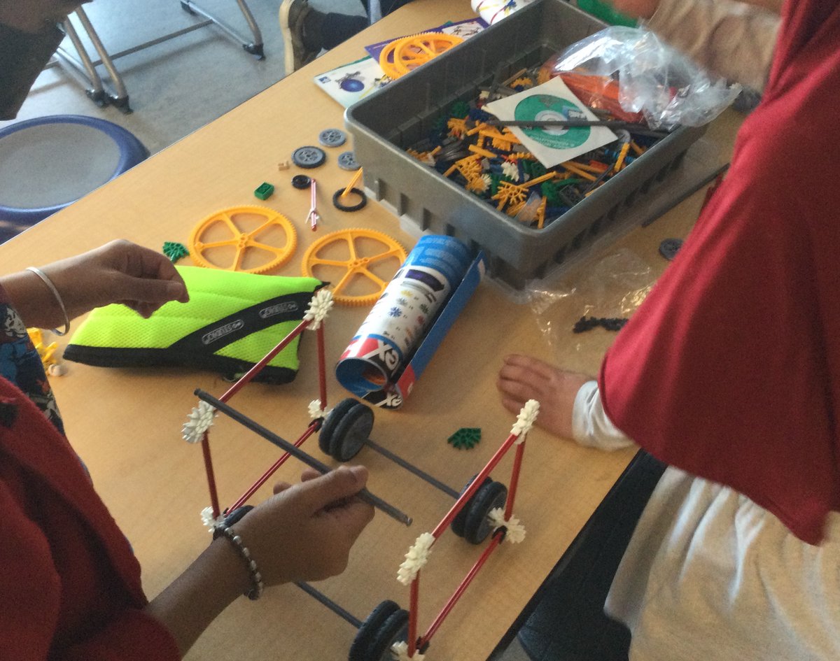 MrHuntersClass's tweet image. Student have been spending their science time this week exploring simple machines. The plan is to extend this learning into a design thinking challenge that will ask them to think of ways they can reduce the physical work in common classroom activities using simple machines.