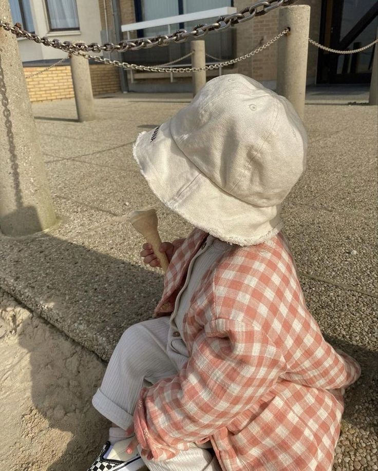 ℬonjour!! Aproveitei a folguinha de hoje para passar um tempinho com a minha pequena, fomos em vários lugares que ela gosta e um deles foi... Isso mesmo, a praia. Minha Louise está crescendo tão rápido. 🥺