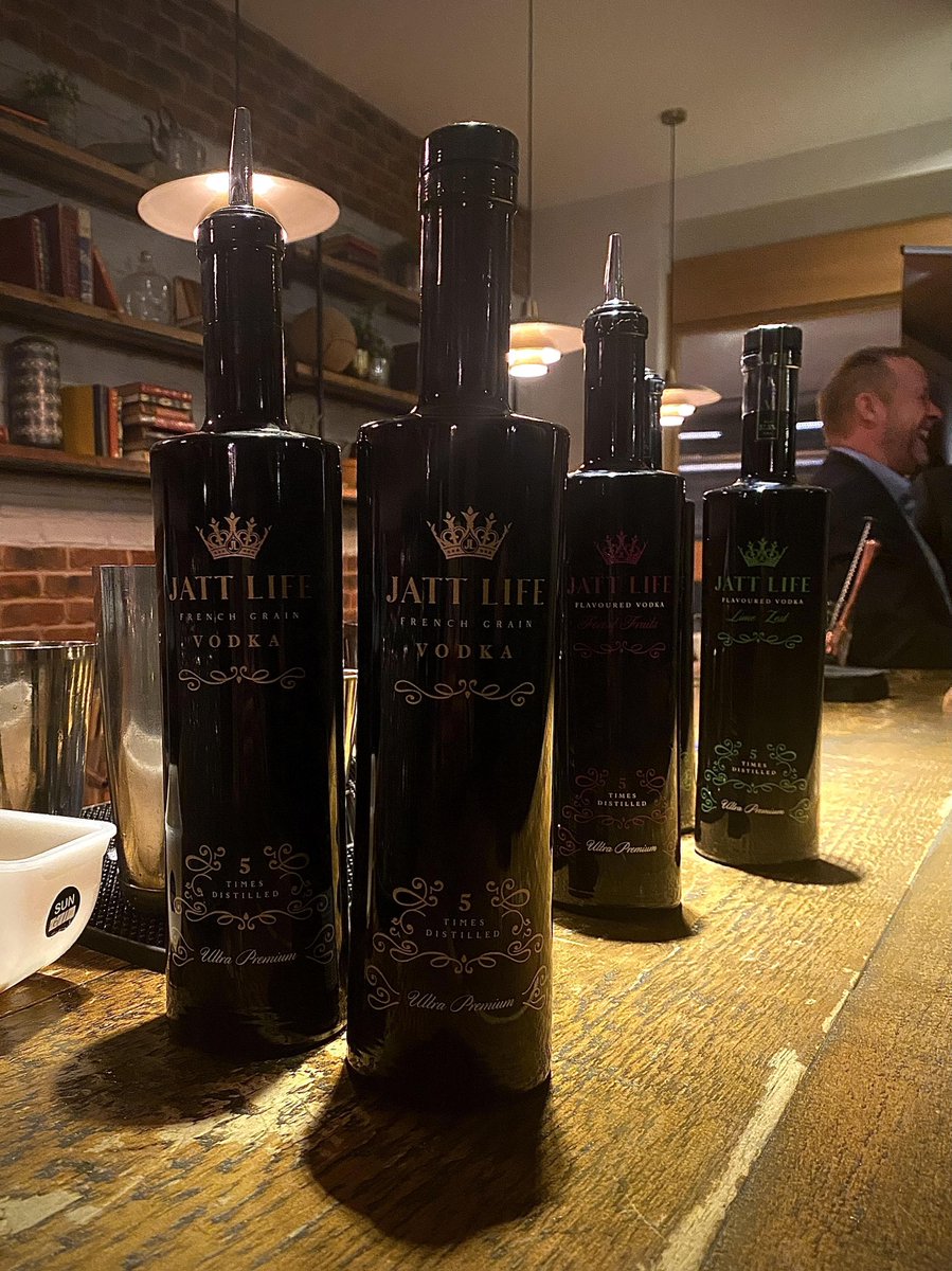 EDGE_Creative's tweet photo. What a fantastic evening at @SaintPaulsHouse - Thanks for coming!🤩
It was amazing to see so many friendly faces and meet some new ones at another #EDGEevent!
We'd like to thank our clients @boldit_ & @KLOFinancial for sponsoring the event, and @JattLifeGlobal for the drinks. https://t.co/V8pjr3lBlv