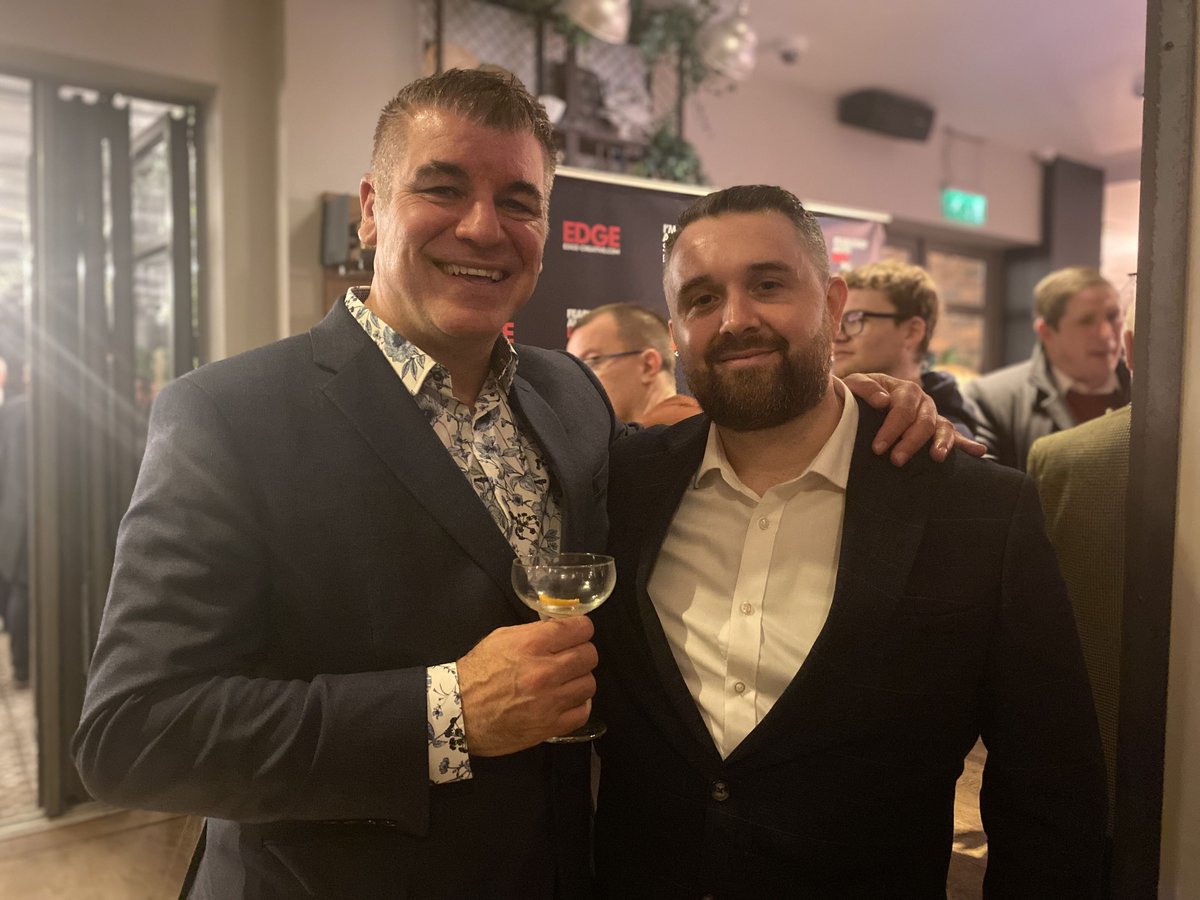 EDGE_Creative's tweet photo. What a fantastic evening at @SaintPaulsHouse - Thanks for coming!🤩
It was amazing to see so many friendly faces and meet some new ones at another #EDGEevent!
We'd like to thank our clients @boldit_ & @KLOFinancial for sponsoring the event, and @JattLifeGlobal for the drinks. https://t.co/V8pjr3lBlv