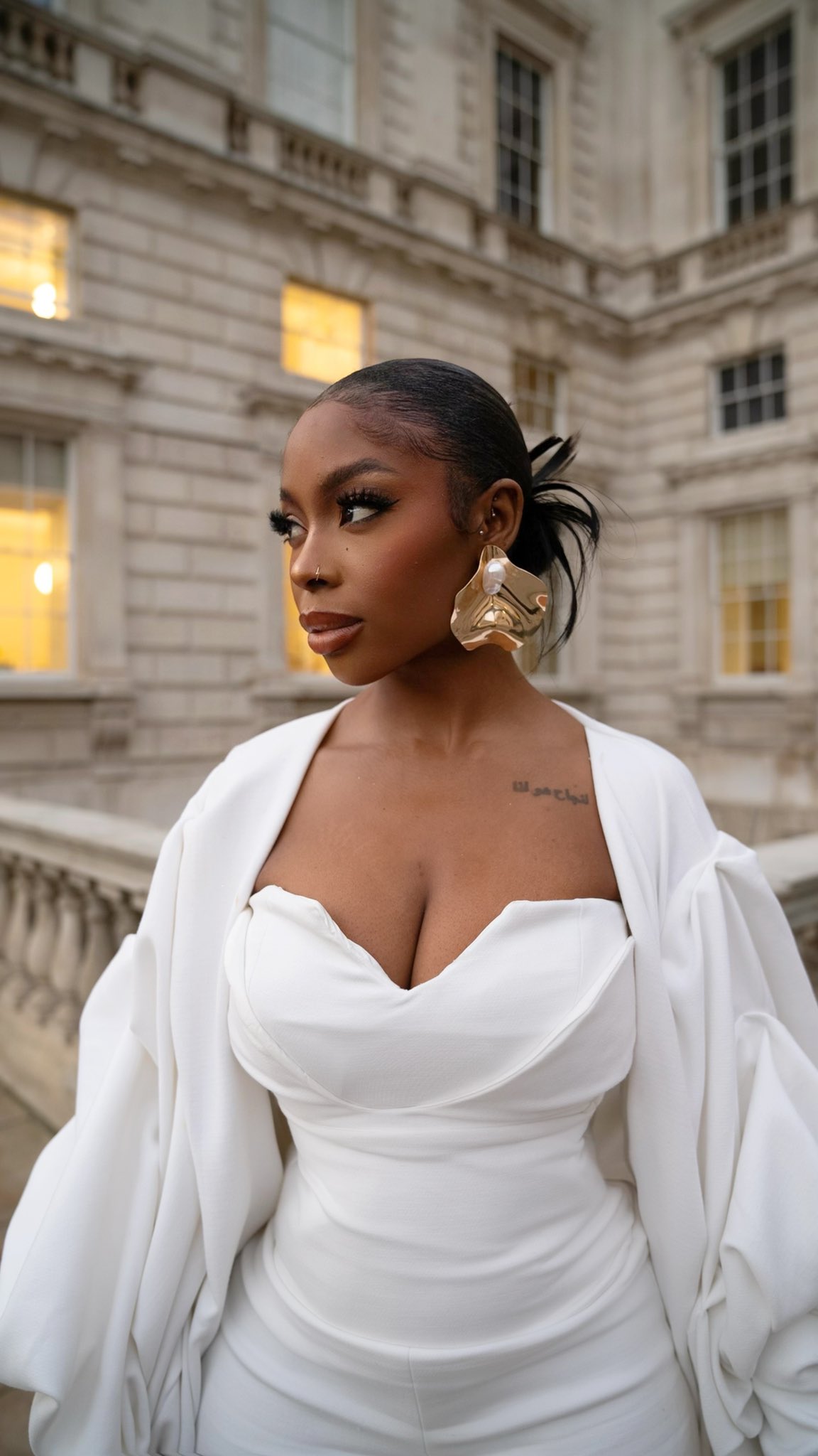 The 2022 MOBO Awards was a beautiful affair. It celebrated famous black British musicians and singers. The red carpet was filled with stunning looks. MOBO Awards wiki, MOBO Awards location, MOBO Awards founder, MOBO Awards 2022 photos, MOBO Awards 2022 location, MOBO Awards tickets, MOBO Awards 2022 tickets, MOBO Awards 2022 red carpet.