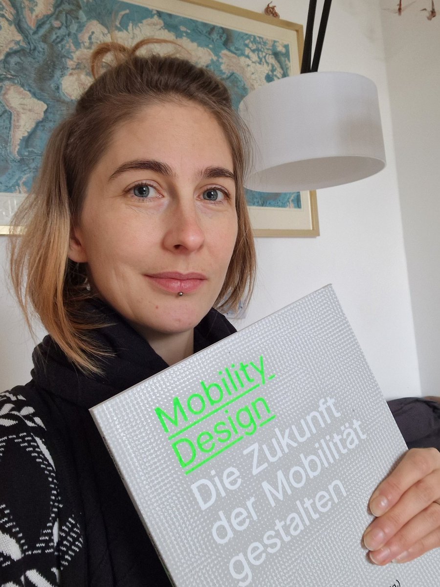 designmobility's tweet image. #MobilityDesign Band 2 ist da! Vielen Dank @peter_eckart @project_mo_de @GUmobilitaet für die tolle Zusammenarbeit, die großartige Ergebnisse hervorgebracht hat &amp;amp; natürlich das Belegexemplar!

Es geht um Forschung zur Gestaltung klimaschonender, sozialer &amp;amp; nachhaltiger Mobilität.