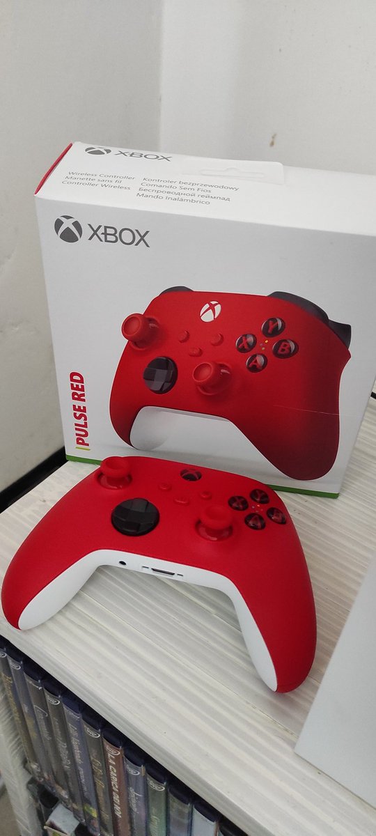 la_grancontessa's tweet photo. My new Xbox Controller is finally here 😍❤️
#controller #gaming #xbox #gamer #videogames #games #game #gamergirl #controllers #gamerlife #xboxseriess #photo #photography #pulsered #microsoft https://t.co/tJvgDQL5ZK