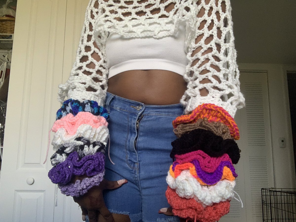 clarkiekun's tweet photo. Obsessed with these scrunchies I’ve made https://t.co/io6ydU5lWv