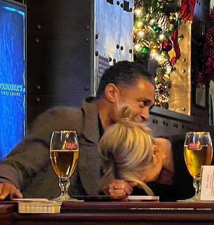 No one will see us drunk &amp; flirting at the bar as well known GMA anchors. 🥴
#TJHolmes #AmyRobach #GMA