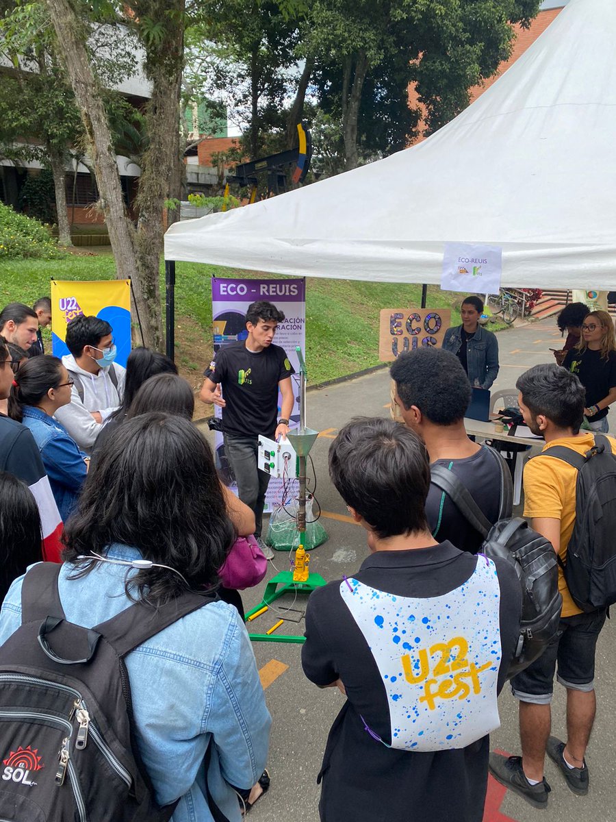 EIMCM_UIS's tweet photo. Sabías que se pueden construir casas con #ladrillos de #plásticoreciclado? Visita al equipo 𝗘𝗖𝗢 - 𝗥𝗘𝗨𝗜𝗦 integrado por estudiantes @UIS en 'El stand de las ideas' #U22Fest enfrente del edificio Jorge Bautista Vesga #JBV
@soyegresadouis #EventoUIS ♻️💚 https://t.co/cECwJvM2hI