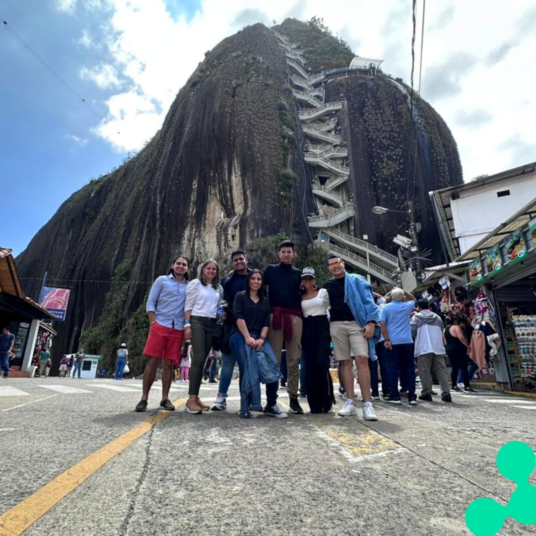 Arkho_io's tweet photo. Celebramos el año con el #ArkhoTeamColombia, un año desafiante y con muchos aprendizajes 🥳

Nuestros Archers festejaron visitando Guatapé y la Piedra del Peñol. ¡Qué increíble vista y que buena junta! 🛥🏞

¡Vamos por más! 🚀

#colombia #arkhocolombia #findeaño #culturaARKHO https://t.co/vpeuc0Tg2p