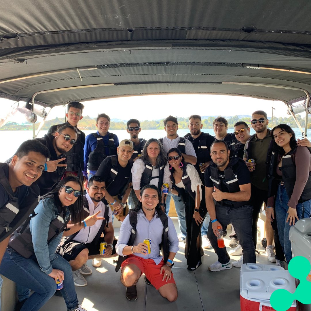 Arkho_io's tweet photo. Celebramos el año con el #ArkhoTeamColombia, un año desafiante y con muchos aprendizajes 🥳

Nuestros Archers festejaron visitando Guatapé y la Piedra del Peñol. ¡Qué increíble vista y que buena junta! 🛥🏞

¡Vamos por más! 🚀

#colombia #arkhocolombia #findeaño #culturaARKHO https://t.co/vpeuc0Tg2p