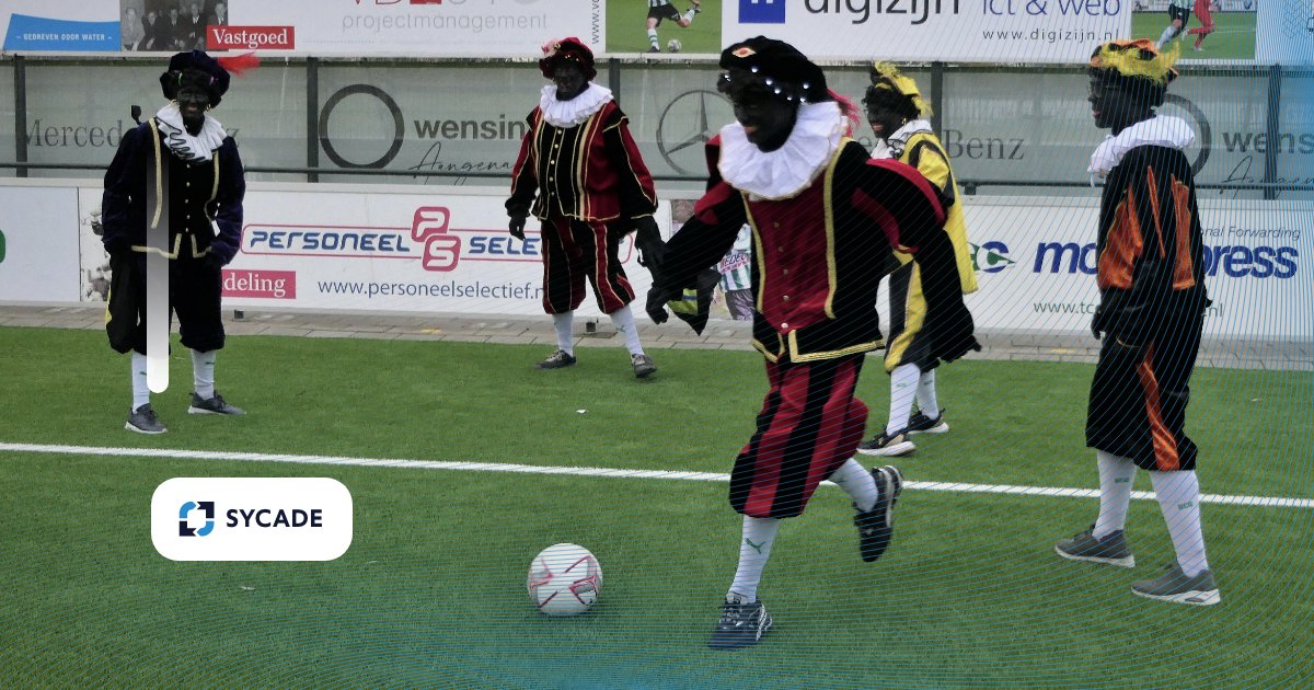 Sycade's tweet photo. Sinterklaas 🎁 slaat niemand over. Gisteren was de Sycade voetbalschool bij @scgenemuiden aan de beurt! Aan de beelden te zien hadden de pieten en de kinderen er  lol in! 😃
https://t.co/aUFk3Kv6fF
Dank u Sinterklaasje! ❤️‍🔥 #hoofdsponsor #jeugdvoetbal #genemuiden #sinterklaas https://t.co/8BFiW1PXby