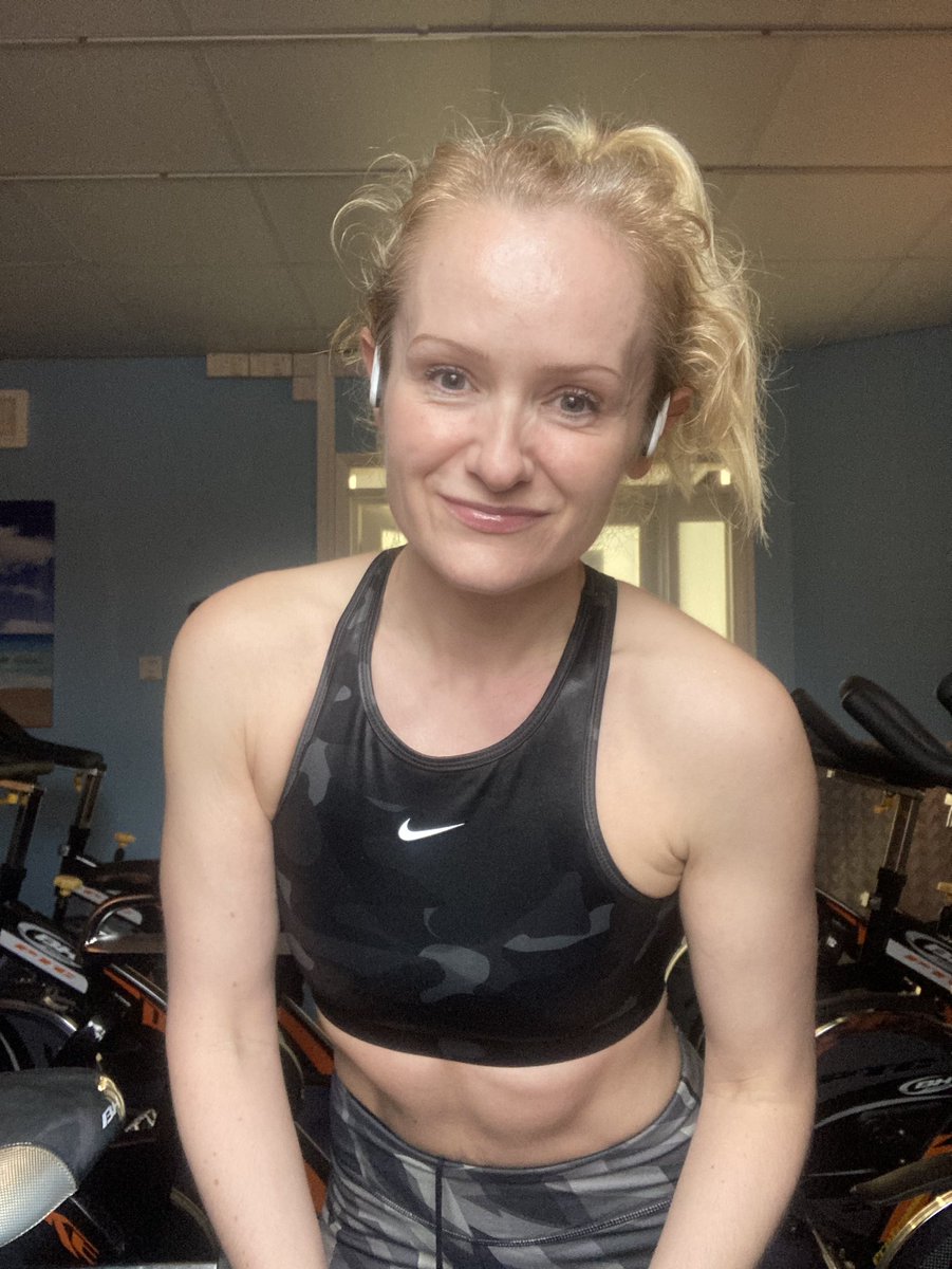 Babsytherunner's tweet image. Ginger curly haired bird on a bike again! 😂🤷🏼‍♀️#spintime #crosstraining ..beats being outside in the cold 🥶 #fitover45 have a great day all 🥰