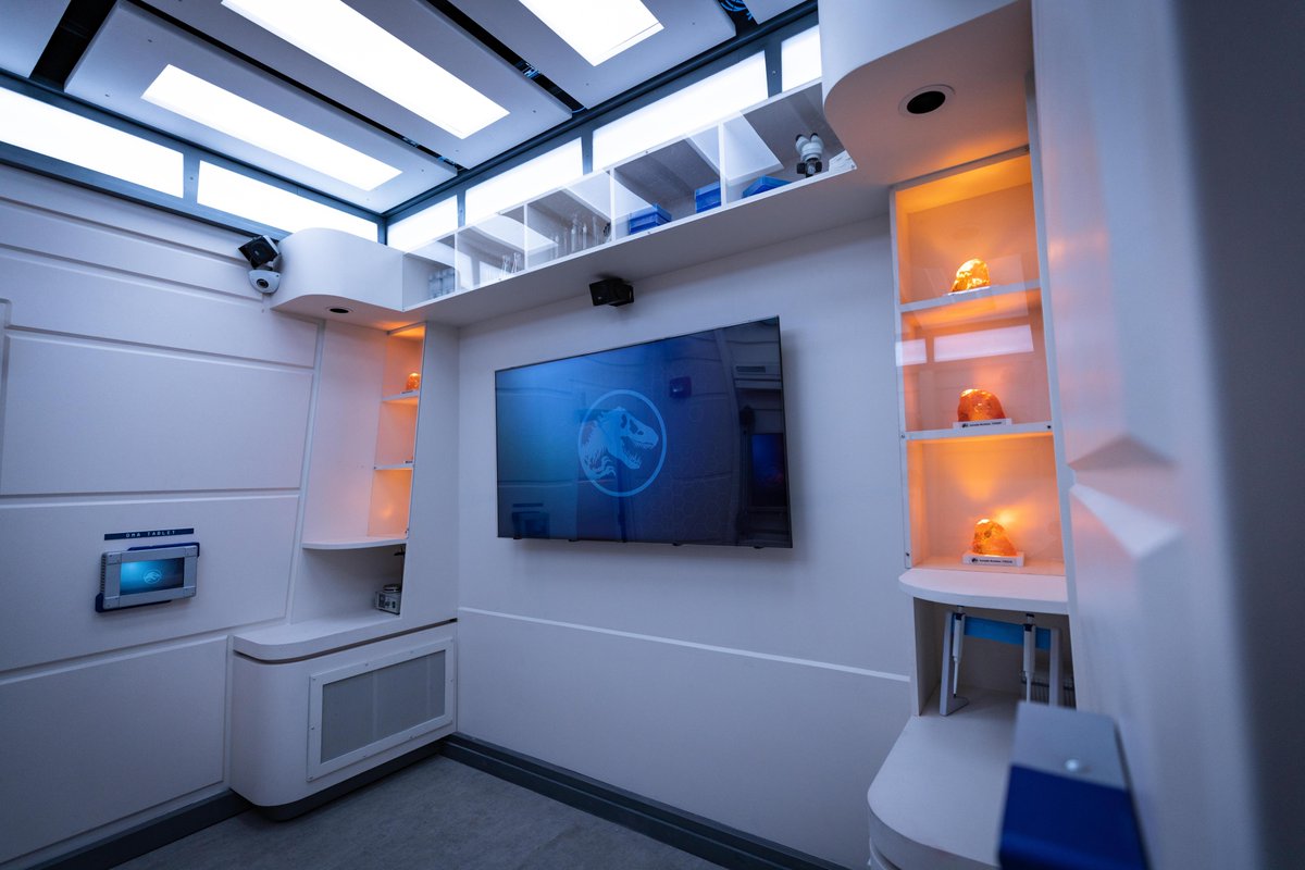 UniversalORL's tweet image. It’s Not Just an Escape Room. It’s an Escape Adventure. 

From evading an apex predator in Jurassic World: Escape, to the time-traveling chaos of Back to the Future: OUTATIME, this is no ordinary escape room experience. 

Tickets now on sale: spr.ly/6019Mhbqf