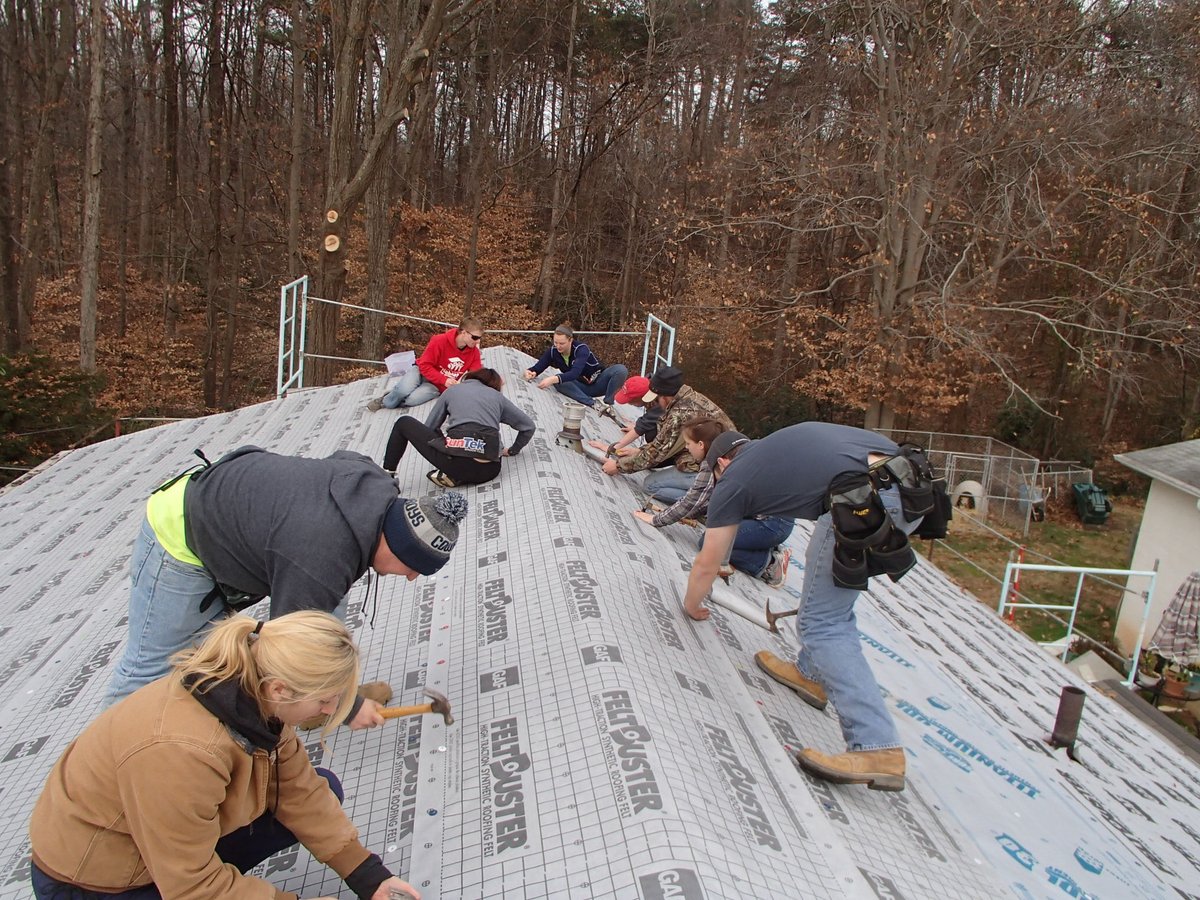 wkuogden's tweet image. The @WKUHabitat campus chapter will send a volunteer group to Winston-Salem, NC next week to assist with building homes. 

Read more: wku.edu/ogden/news/ind…