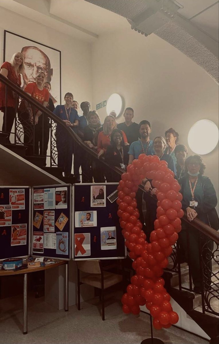 Heddiw rydym yn #RockTheRibbon. Rydym yn gwisgo ein rhuban coch i gefnogi #WorldAIDSDay i herio stigma, codi ymwybyddiaeth a chefnogi rhai sy’n byw gyda HIV.