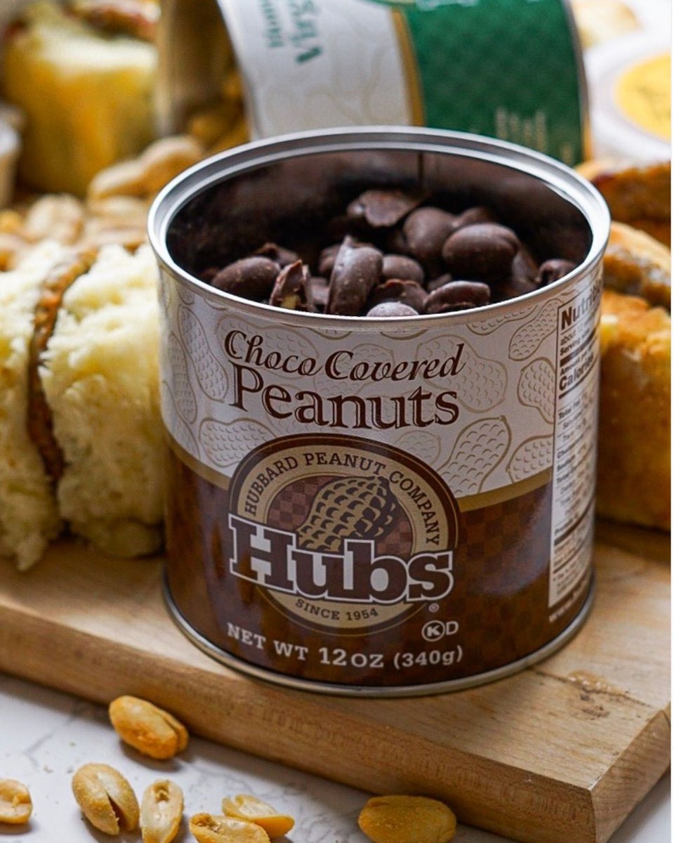 🥂For the #craftcocktail lover: create a bundle with some of the #goodgifts in our guide. Pack it in a VAFoodie tote, and you’ll be the toast of the season!
bit.ly/vaf-good-gifts…

#vafoodie
📷<a href="/drinknavyhill/">drinknavyhill</a> @storiedgoods @cirrusvodka <a href="/hubspeanuts/">Hubs Peanuts</a> @vafoodie