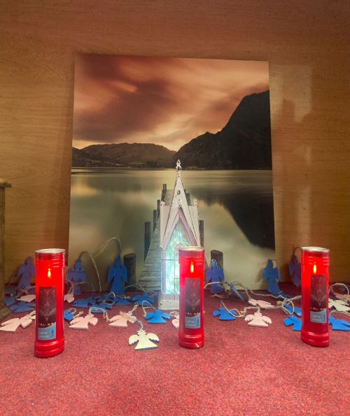 MilfordLmkCC's tweet photo. Sale of Candles &amp; to register for Light Up a Memory is at the John Bosco Centre next door to the Church – our popular candles will be on sale in the John Bosco Centre and registration open from 3pm, Sunday 4th of December. #LightUpAMemory  #ChristmasMemories #MilfordHospice https://t.co/oEaNkXy5IY