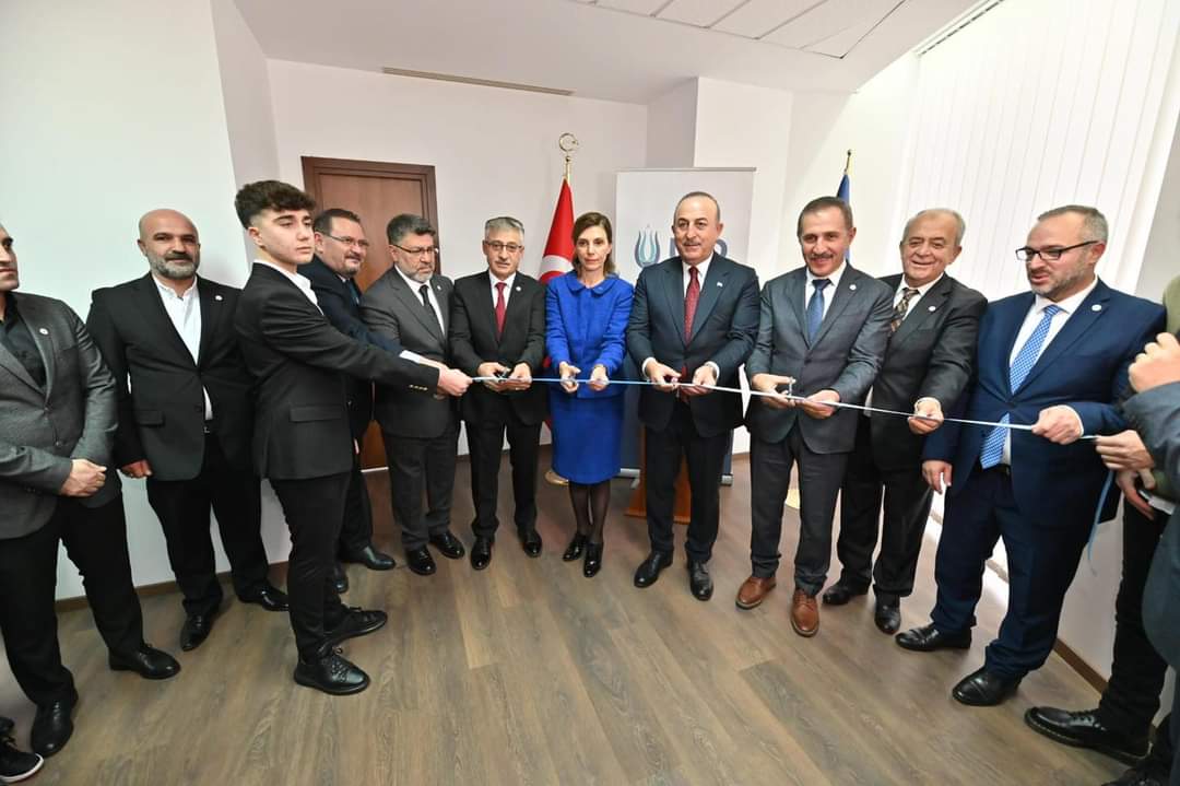 AHaciosman's tweet photo. Uluslararası Demokratlar Birliği'nin Romanya Bükreş Temsilciliği'nin açılışı dün, UID ailesi ve T.C.Dışişleri Bakanı Sayın @MevlutCavusoglu 'nun katılımlarıyla yapıldı. Açılış vesilesiyle Sayın Bakan ve dostlarla sohbet ederek hasret giderdik. Hayırlı ve uğurlu olsun. https://t.co/VYoYZ50A2M