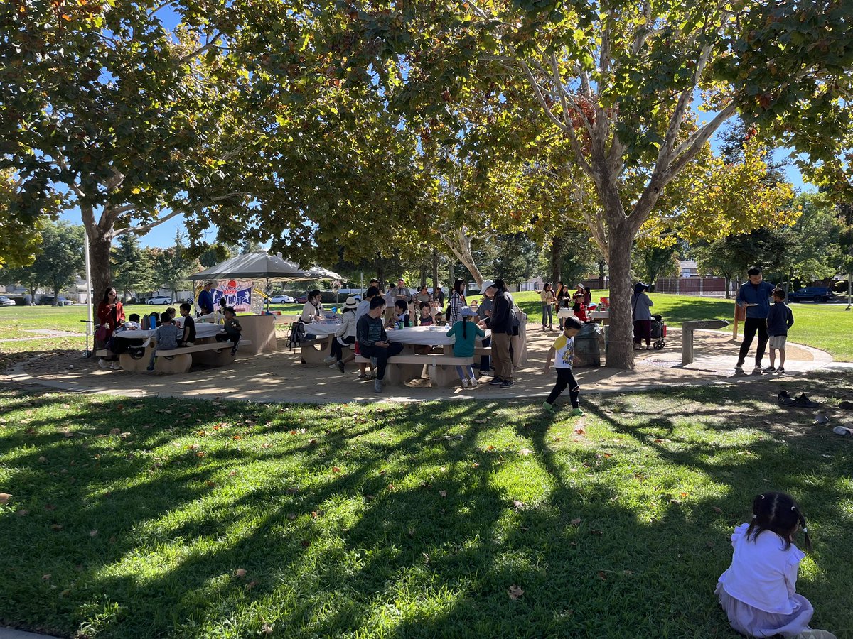 SapphyLi's tweet photo. On Saturday two weeks ago, as we were heading out to a party, a neighbor asked, “Hey, where are you going?” “We’re going to the park, my friend is having a birthday party there today!” My son replied. He didn’t name the park because he assumed the neighbor knew it. #ling107f22 https://t.co/THpH4s7Wl6