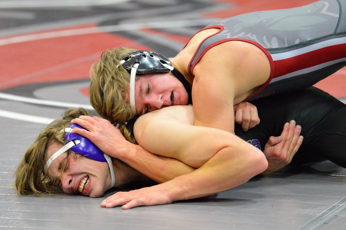 LSNActivities's tweet photo. Great action from our first dual of the season vs. Blue Springs! The boys team defeated BS, 52-19, and Cadi Reiss won her match by fall. @LSNwrestling More action photos can be viewed at: https://t.co/f1qtTa7vdu https://t.co/tyHPxLPc26
