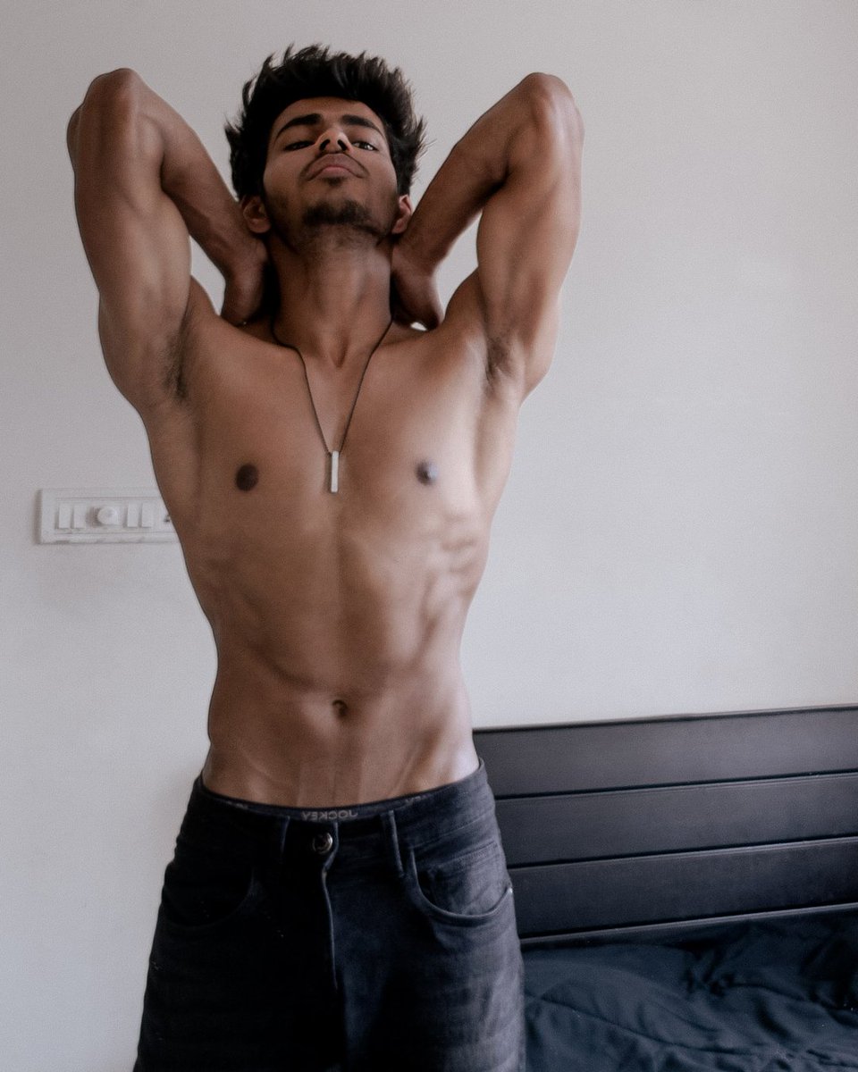 Zedzyguy's tweet photo. Aesthetic pose 🔱 
This pose ⚡
 
Aesthetic | Body | Motivation | Gym | Bodygoal | Gymgoal | Fitness | Men Physique.
#fitness #fitnessmotivation #fitnessmodel https://t.co/L1ObquotSx