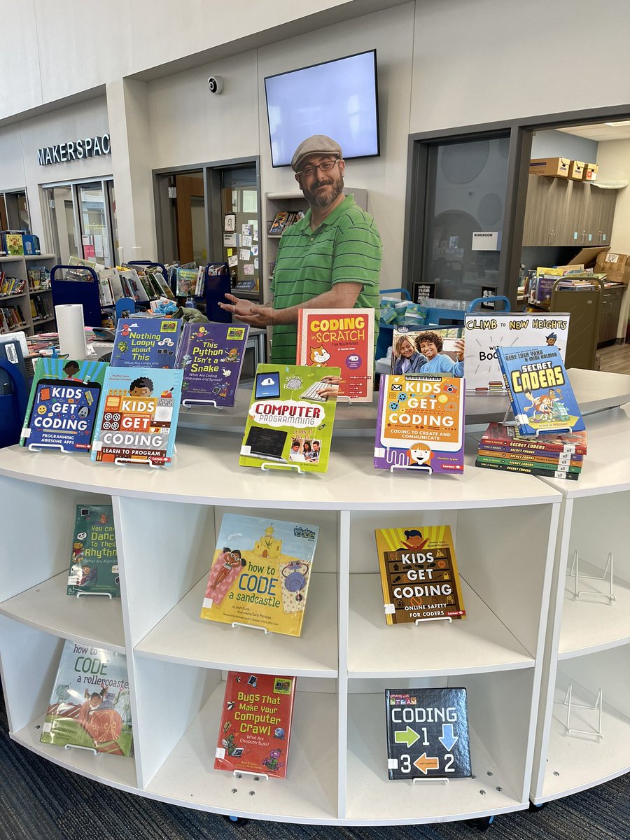 CreLibrarian's tweet image. Why yes! #CRECoyotes @CRECoyotes are ready for #hourofcode2022 @CISDlib #cisdlib #CardboardFunk