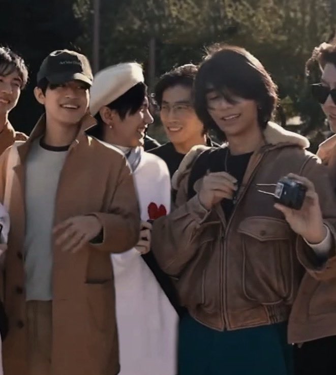 omensbiu's tweet photo. This was my favourite part of the video 🥺 they were so clingy <3 always together 

#BibleBuild #ไบเบิ้ลบิว https://t.co/X93hSJQJas