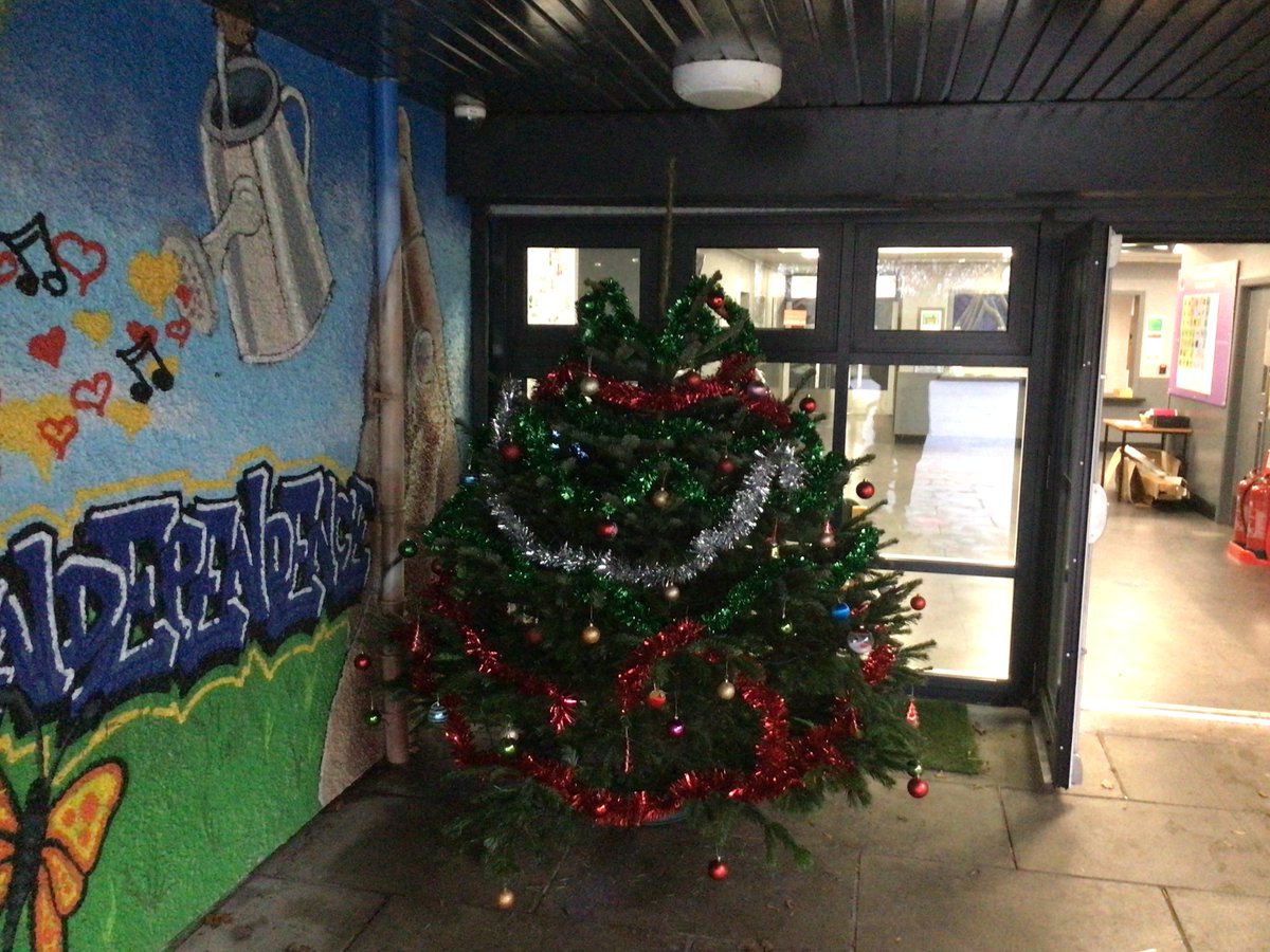 AshtonSecondary's tweet photo. Some great work from the #EffectiveContributors in LE5 yesterday when they went and chose the school Christmas tree from our friends at @ElfyTree. Doesn’t it look good? #DashingThroughDecember #AshtonValues #Communication #Teamwork #fb https://t.co/dH3xAX94q8