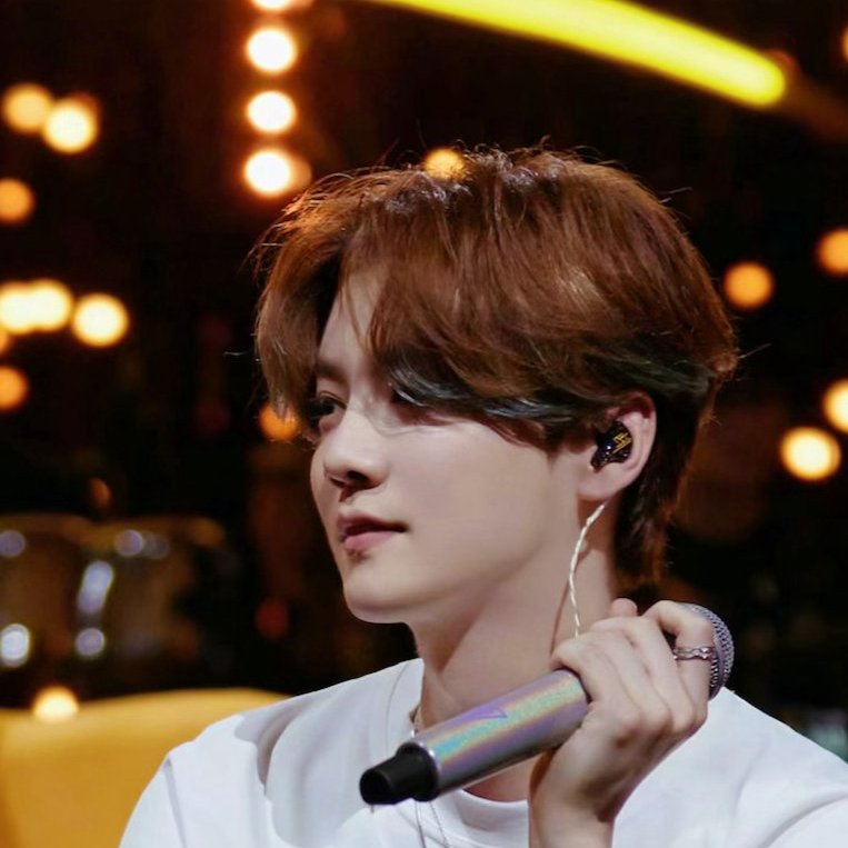 lu01042012's tweet photo. #LuHanUnpluggedConcert 
#LuHanLongTimeNoSee https://t.co/qZe0fXm6gm