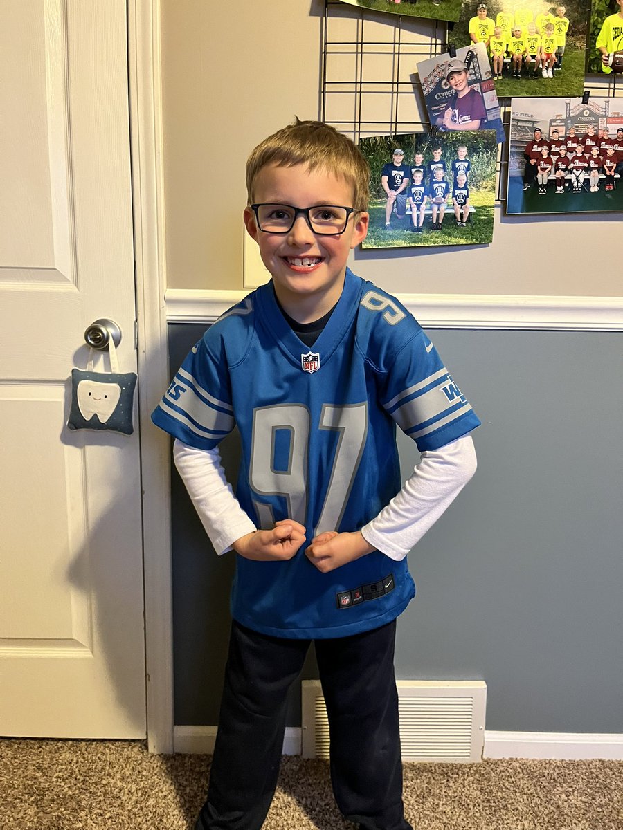 _Mercer20's tweet image. Ellis is pumped to head to his first @Lions game on Sunday, and even more excited to see his boy @aidanhutch97 play in person!! @dannierogers___