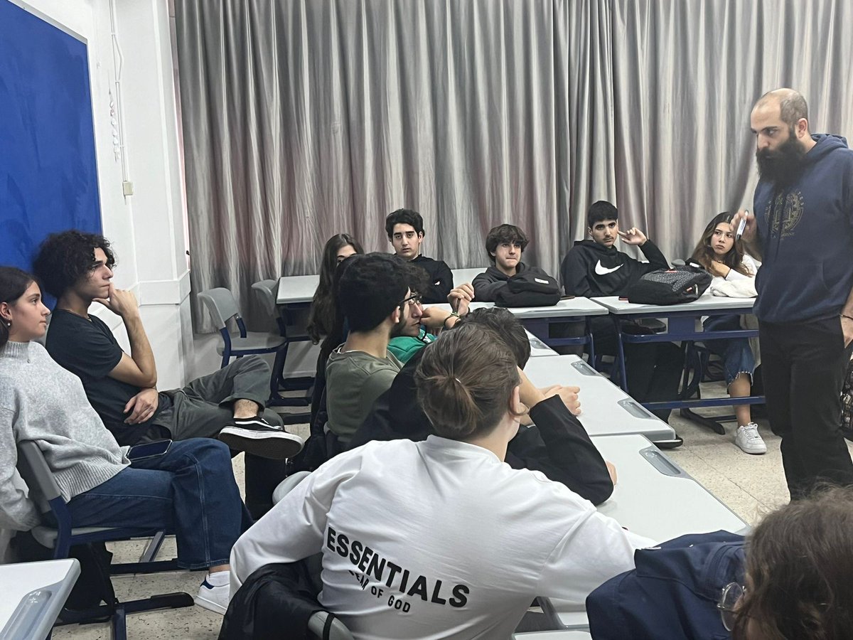 GlflBeyrouth's tweet photo. #SemaineLFM 2022 Jour 3: EMI Bootcamp au #LFLV
avec les lycéens du #glfl de la revue #monopolytic. @aefeinfo @mlfmonde #réseaumlfliban #deuxculturestroislangues #citoyens #citoyennes #EMI #médias #CyberSecurity #infos https://t.co/hslXztkw7n
