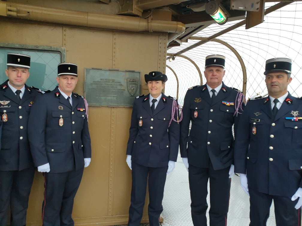 ENSOSP's tweet photo. #HistoireDeFilt Une délégation de l’École nationale composée d’une partie de la #Filt105, promotion #CapitaineSarniguet, s’est rendue à Paris pour se recueillir devant la plaque commémorant le déploiement du drapeau tricolore sur @LaTourEiffel le 25 août 1944.
#DevoirDeMémoire https://t.co/kywZxDPZSR