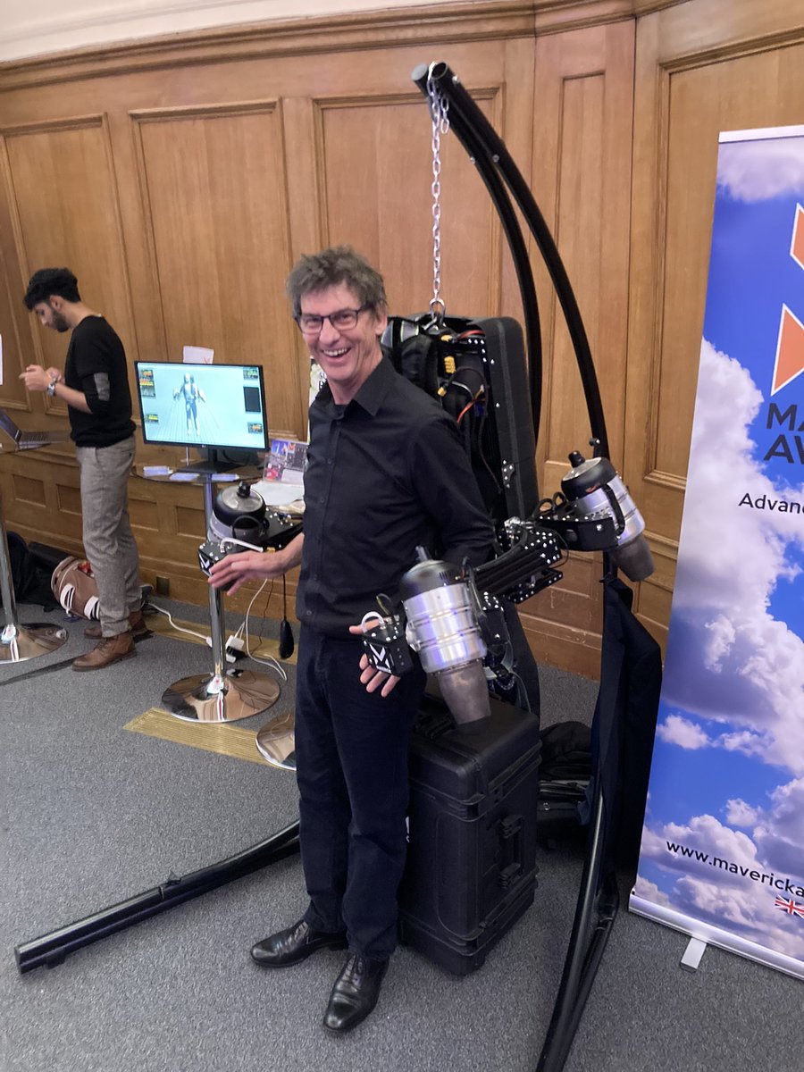 ClarkeyCam's tweet photo. @setsquared Hot human wings here at #Invest2022 added to my Christmas list. https://t.co/mb9Qb9bOHB