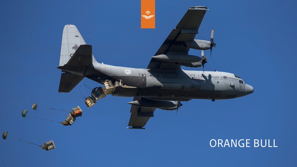 Van 5 t/m 16 december oefent Defensie boven een groot deel van Nederland. Er vliegen 2 C-130 transportvliegtuigen laag van en naar oefengebieden in Nederland en België. Ze droppen parachutisten en pakketen. De oefening heet Orange Bull. Meer weten? bit.ly/3iiDFPY