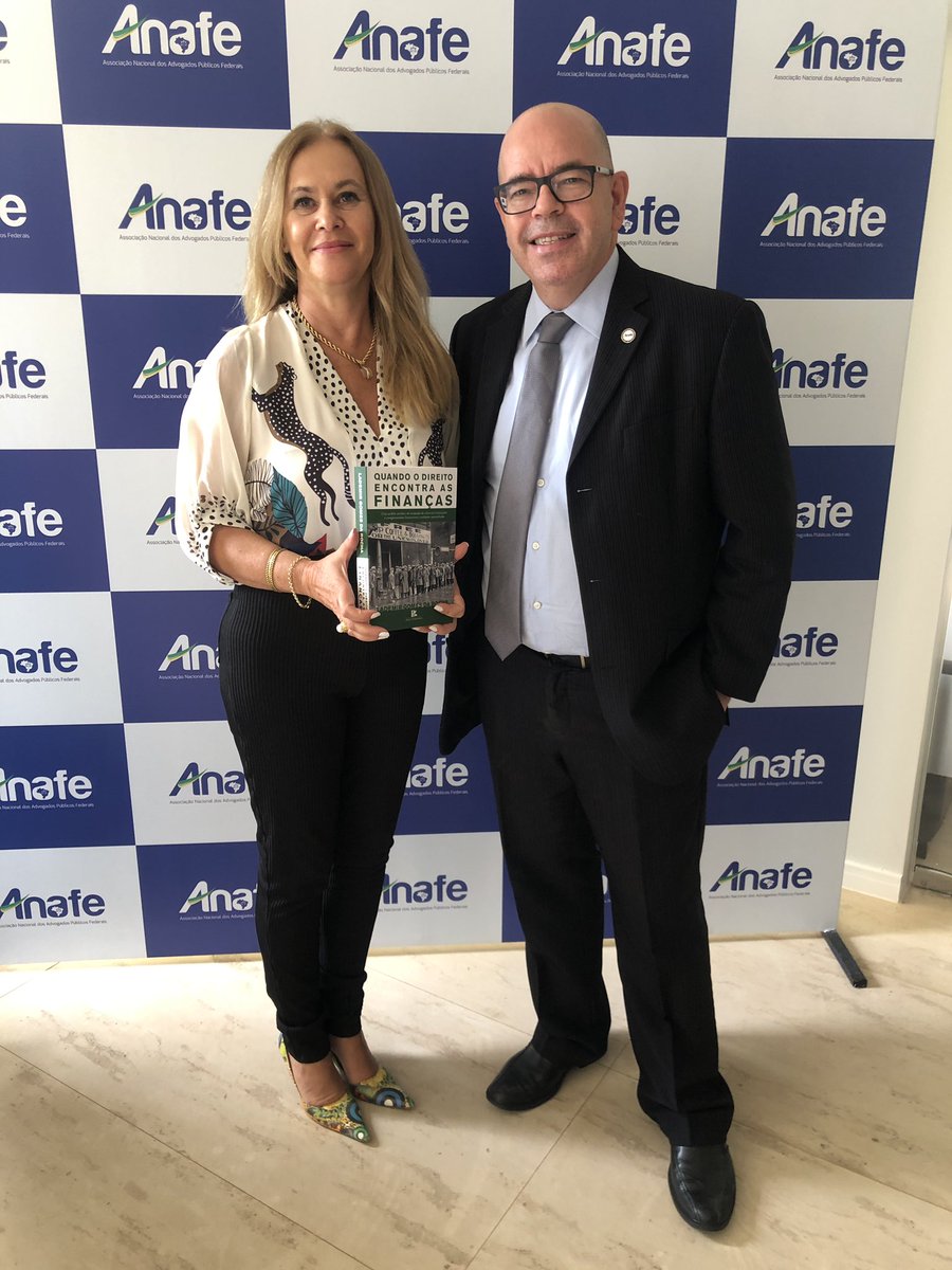 VaniaFaller's tweet photo. Quando o direito encontra as finanças. Grandiosa obra do Procurador do Banco Central, Lademir Gomes da Rocha https://t.co/aGDiVbaGjw