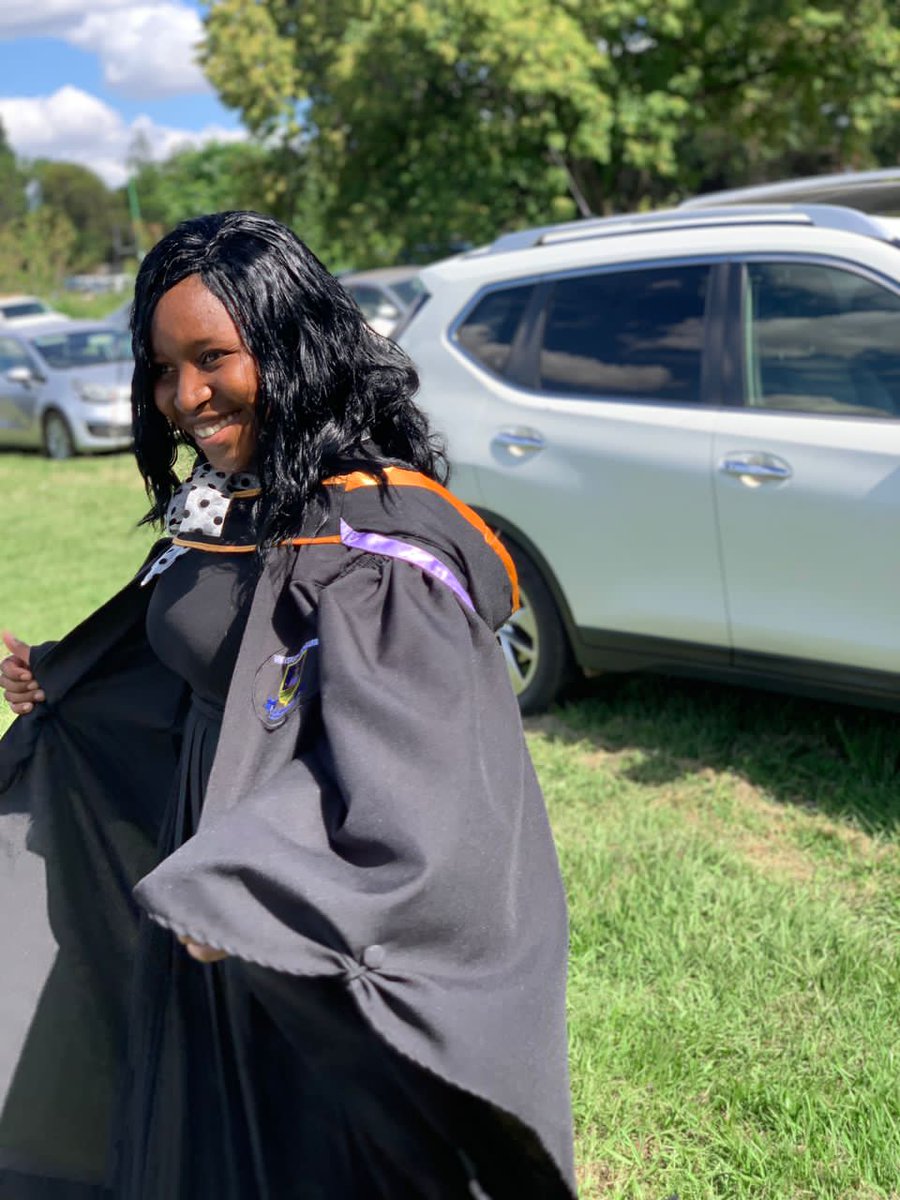 bee_you_tifulll's tweet photo. This tweeter just got degreed! 👩‍🎓 https://t.co/eRqu1LIyG3