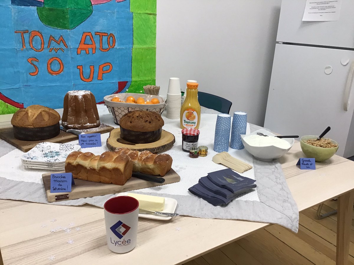 SevSaignat's tweet image. Petit-déjeuner en salle des profs pour clôturer le mois de la gentillesse au @LyceeCalgary 
Merci @Delphine_Vieira pour l’idée et l’organisation