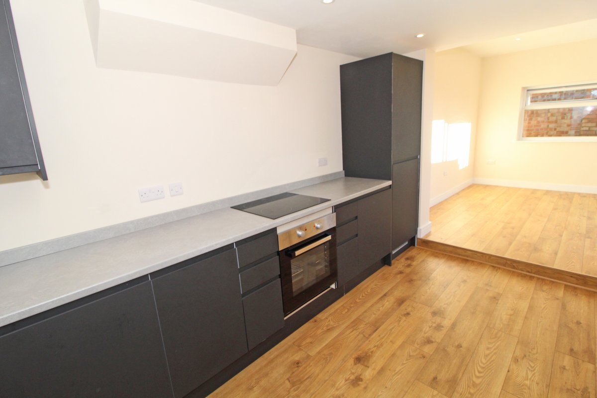 SurridgesEstate's tweet photo. NEW INSTRUCTION
A newly converted and refurbished one bedroom garden flat. Includes shower room, open plan living/dining/kitchen with stylish units and door onto a private patio style garden.
£194,950
Link: https://t.co/HTE5gF8eMF
#estateagent #estateagency #property #eastbourne https://t.co/PBXOmqyc8c