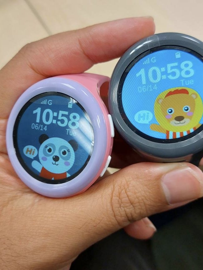 inspirewerks's tweet photo. Ok boleh dah nak replace jam anak korang!! 

Pakai jenis ni, siap ada GPS 📌 tracking, tak risau lokasi semasa anak, senang detect. 

Best part! boleh ada call function lagi. Senang roger orang penting. 😍

Ini adalah thread. 👇 https://t.co/iVxbX7rvif