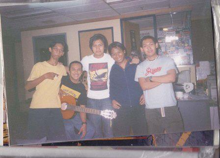 doelsatu's tweet photo. @TraxJKT poto lawas 2002 saat gw main ke studio @TraxJKT  ketemu penyiar malam DJ KAMPRET STENY-ARIE-JODY https://t.co/BQetb95EYL