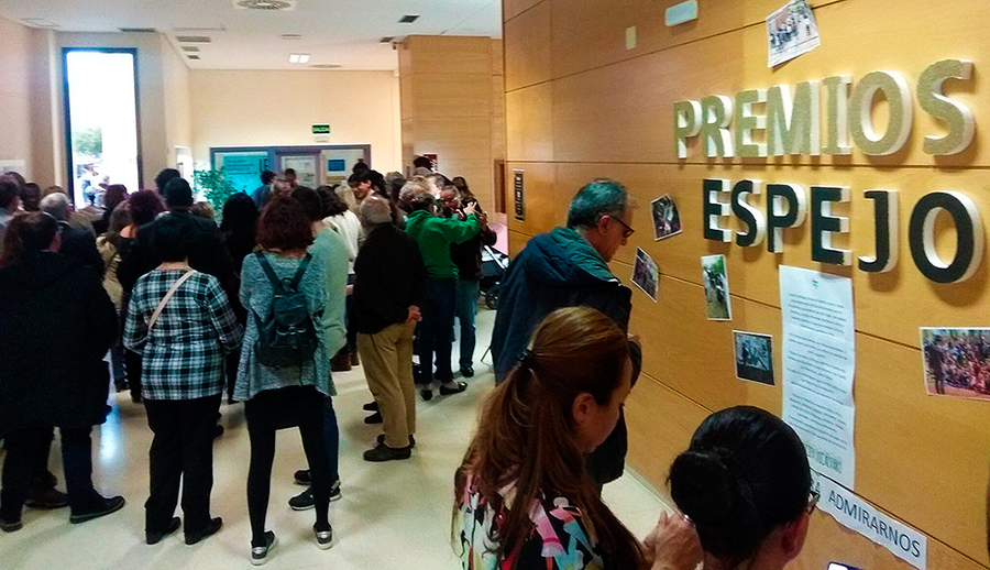 La 5ª edición #PremiosEspejo pone la mirada en la importancia de las #relacionespúblicas para fortalecer vínculos en las #asociaciones.

Ven al encuentro del #tejidoAsociativo de Madrid en #Vicálvaro.
💙Se pueden presentar candidaturas hasta el 6DIC
informate.madrid.es/oodnt1