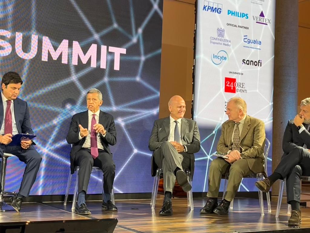 Agenas_Salute's tweet photo. 🔵Il Presidente di AGENAS, Prof. Enrico Coscioni, ha partecipato all'#HealthcareSummit @24Eventi  
⚙️Durante la tavola rotonda si è parlato di #PNRR #missionesalute #leggedibilancio #digitalizzazione #sostenibilita #telemedicina #equità https://t.co/Y07RYg8AtG