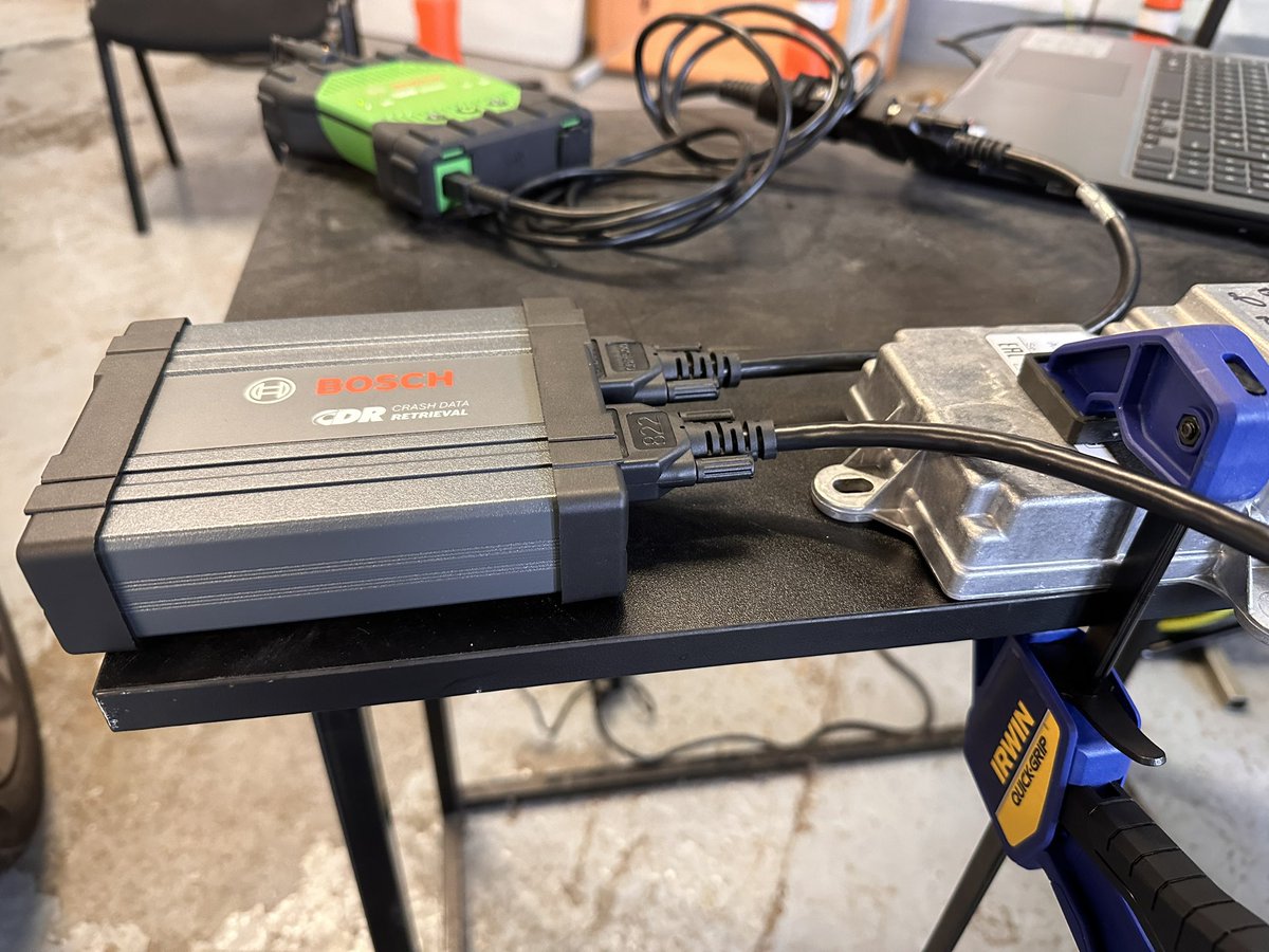 harpershawic's tweet photo. Giving the Bosch CDR 500 a run out today. Networks caput so direct to module.
Plenty kit required for all eventualities.
Pre crash data recovered including indicator status in lead up to collision.
#Flexray #D2M https://t.co/V1xdMjQ0jI